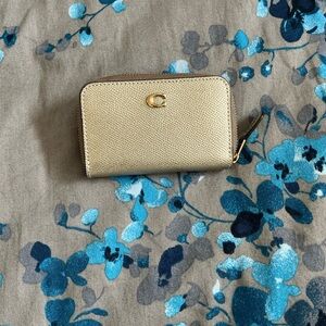 NWOT Coach small zip card case